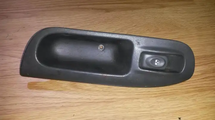 Renault Scenic I (1996 - 2003) Кнопка стеклоподъемников — фото 1