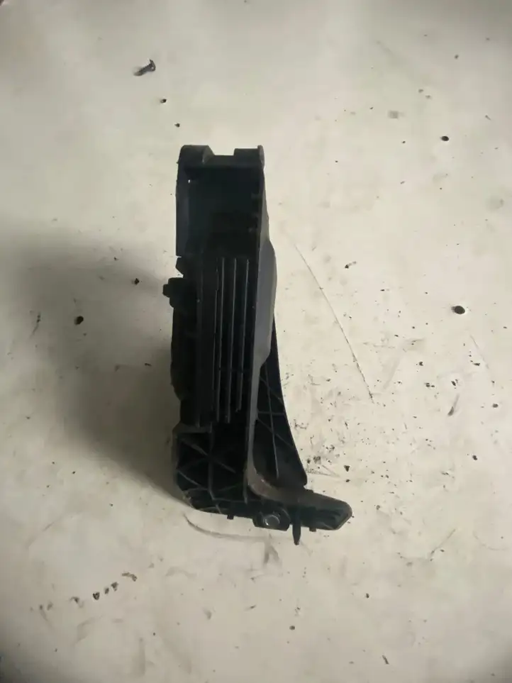 BMW 3 F30 F35 F31 (2012 - 2018) 6853176 Педаль акселератора — фото 1