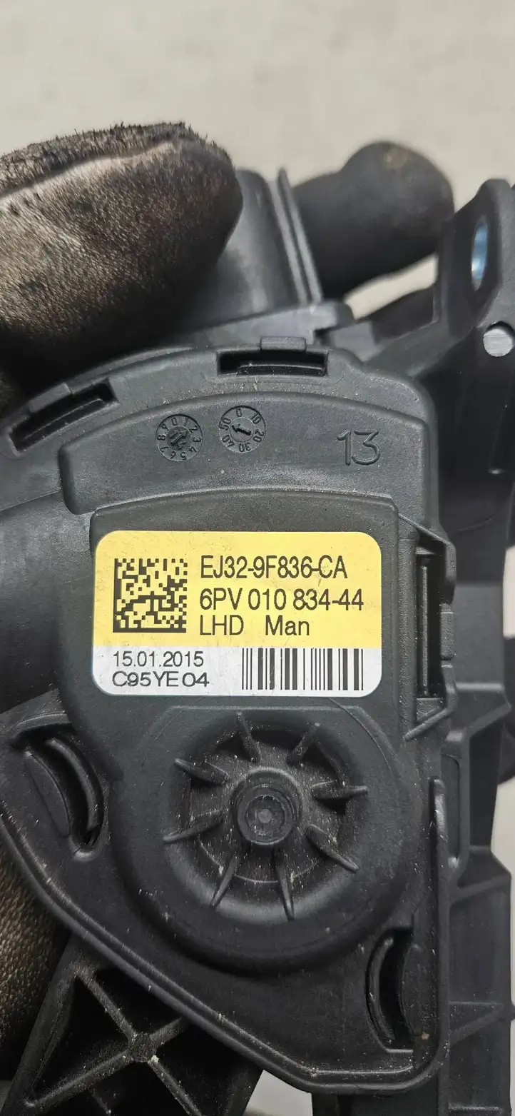 Land Rover Evoque I (2011 - 2015) EJ329F836CA Педаль акселератора — фото 5