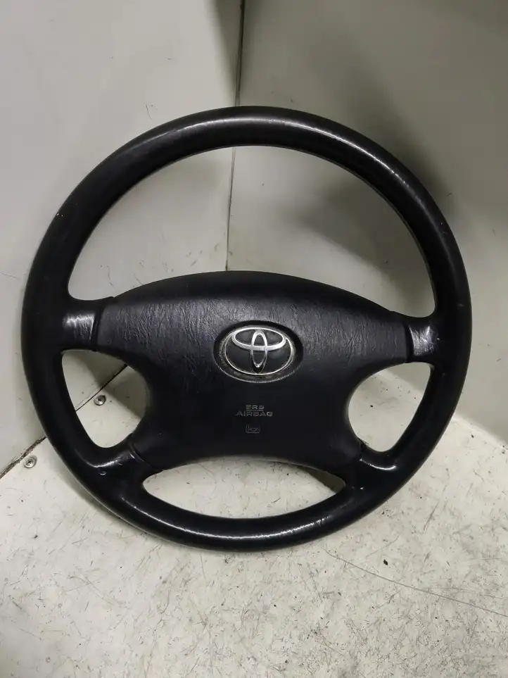 Toyota Avensis Verso (2001 - 2004) Руль — фото 1