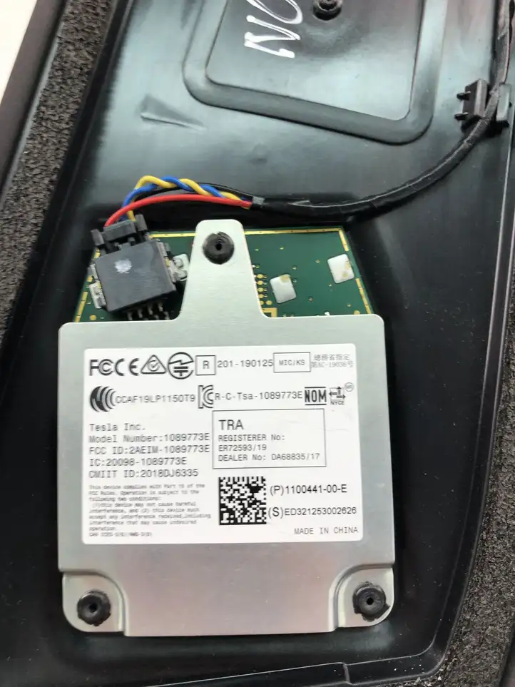 Tesla Model 3 (2017 - 2023) 1089773E Накладка порога — фото 4