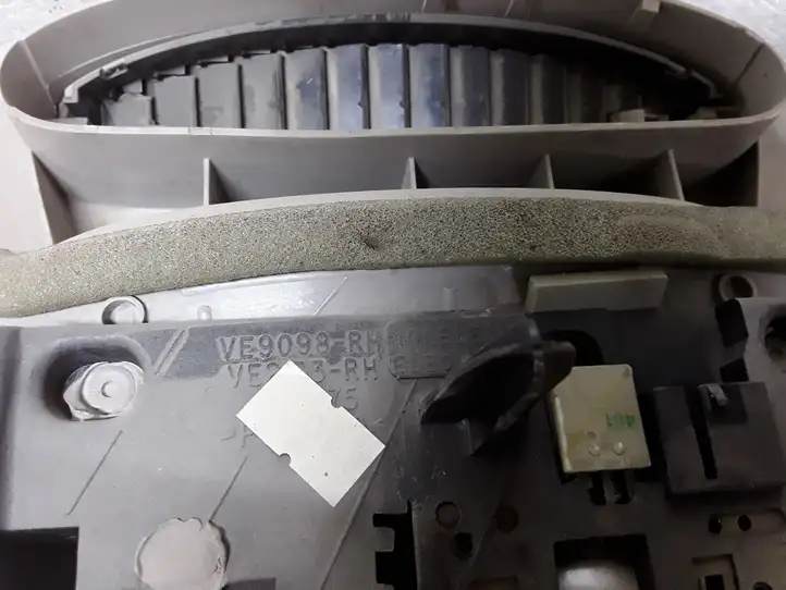 Chrysler Voyager (2001 - 2004)  VE9098RH Задняя ручка