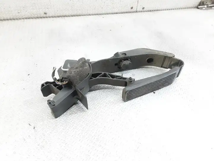Mercedes-Benz C W203 (2000 - 2007)  A2033000104 Педаль акселератора