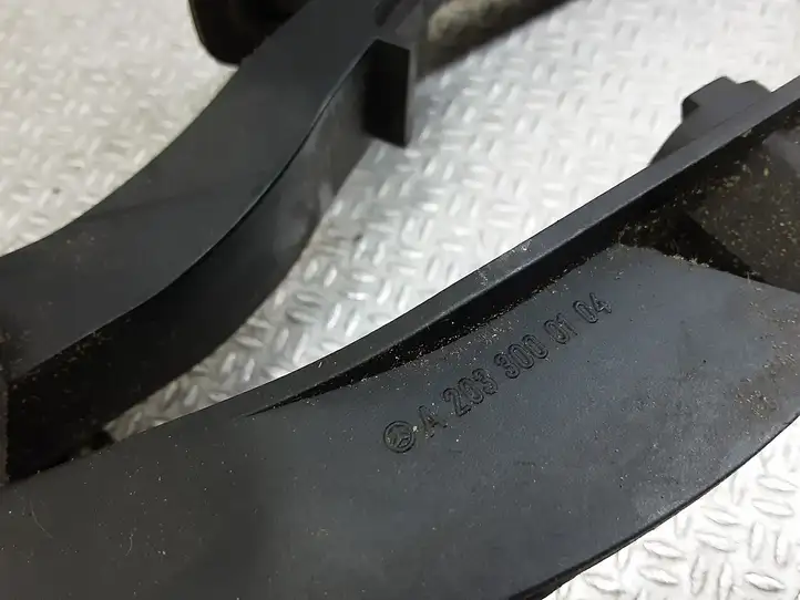 Mercedes-Benz C W203 (2000 - 2007)  A2033000104 Педаль акселератора