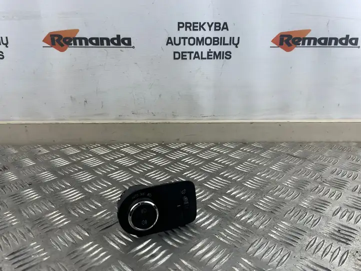 Opel Zafira C (2014 - 2016) 39050760 Включатель фонарей — фото 1
