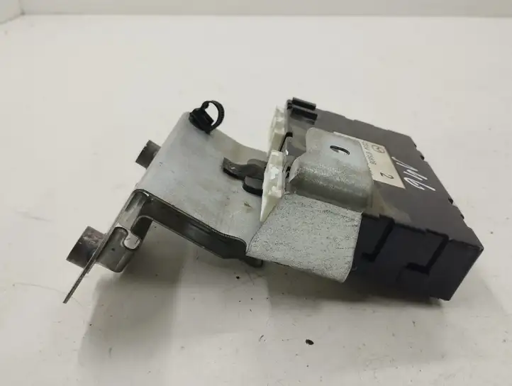 Mazda 5 (2005 - 2010)  CD3467560B Блок управления центрального замка