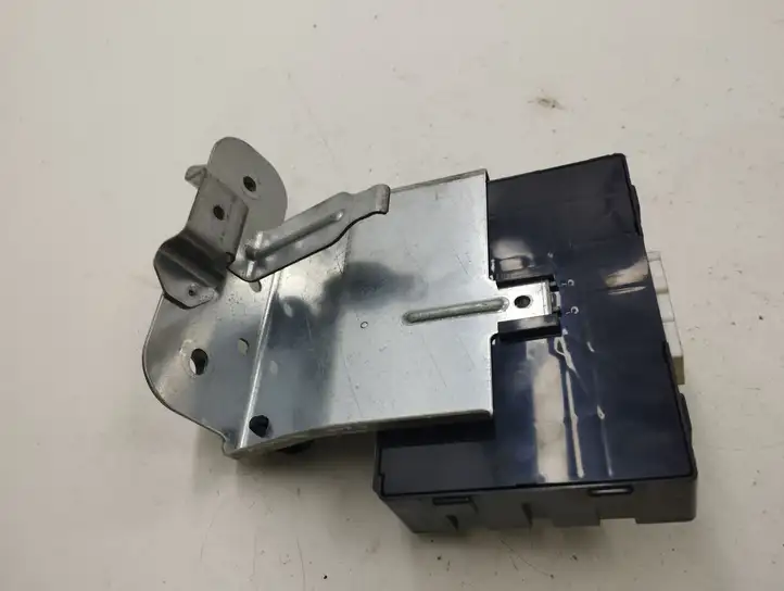 Mazda 5 (2005 - 2010)  CD3467560B Блок управления центрального замка