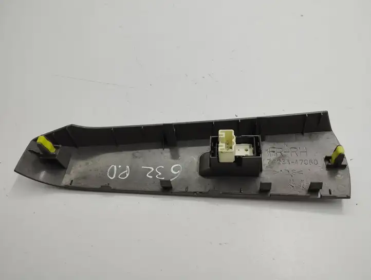 Toyota Prius (XW20) (2003 - 2009) 7423147080 Блок кнопок стеклоподъемников — фото 3