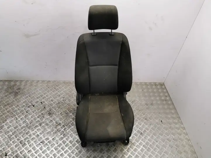 Toyota Corolla Verso AR10 (2004 - 2009) Переднее сиденье пассажира — фото 1