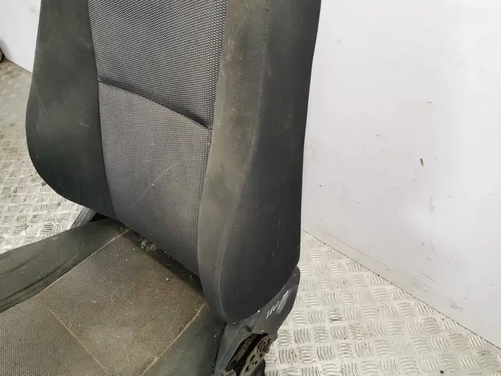 Toyota Corolla Verso AR10 (2004 - 2009) Переднее сиденье пассажира — фото 4