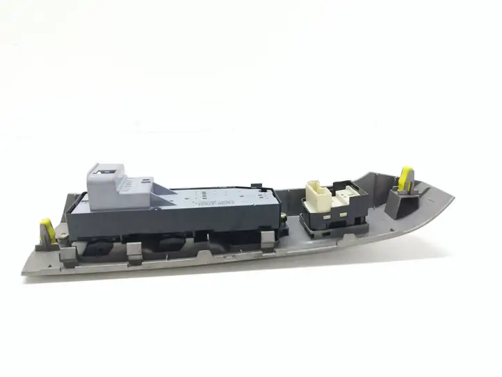Toyota Prius (XW20) (2003 - 2009) 8482047021 Блок кнопок стеклоподъемников — фото 5