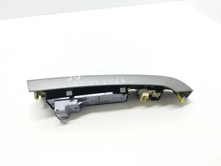 Toyota Prius (XW20) (2003 - 2009) 8482047021 Блок кнопок стеклоподъемников — фото 9