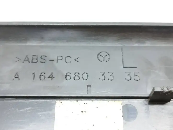 Mercedes-Benz ML W164 (2005 - 2011) A1646803335 Внутренняя отделка переднего порога — фото 9