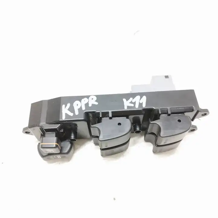 Toyota Prius (XW20) (2003 - 2009) 8482047050 Блок кнопок стеклоподъемников — фото 2