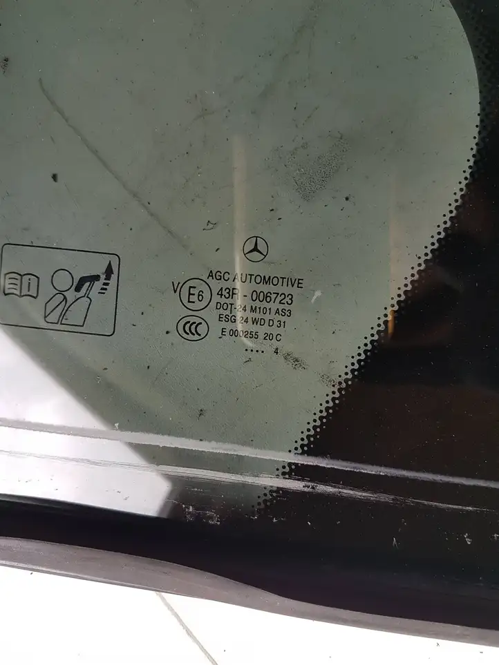 Mercedes-Benz A W176 (2012 - 2018) A1767300300 Форточка двери — фото 3