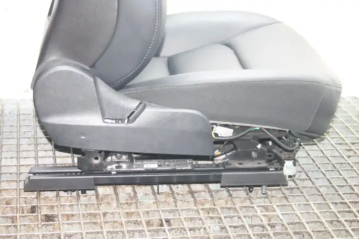 Tesla Model 3 (2017 - 2023) Комплект салона — фото 14