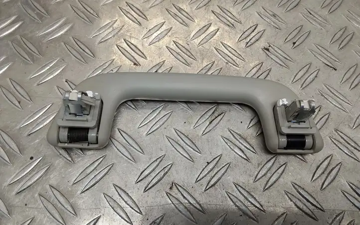 Toyota Yaris (2014 - 2019) 7461005130 Потолочная ручка передняя — фото 2