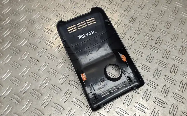 Toyota Yaris (2014 - 2019)  8818352020 Отделка зеркала заднего вида