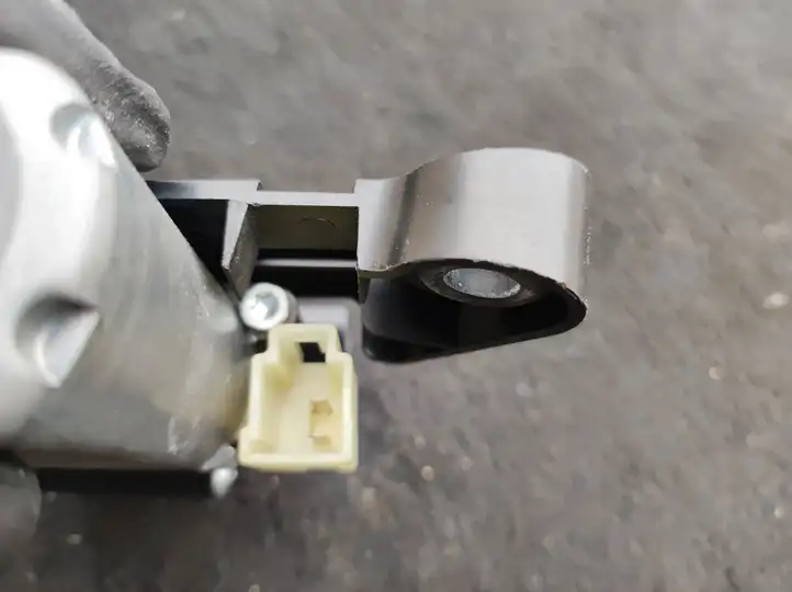 BMW 7 F01 (2008 - 2016) 9178670 Механизм шторки багажника — фото 4