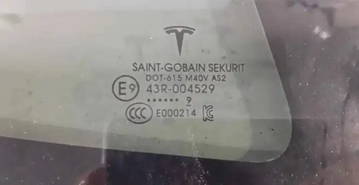 Tesla Model X (2015 - 2021) Заднее боковое стекло — фото 1