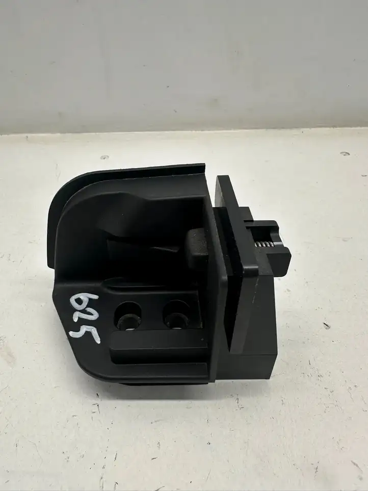 BMW 3 F30 F35 F31 (2012 - 2018) 9918012456 Держатель шторки — фото 4