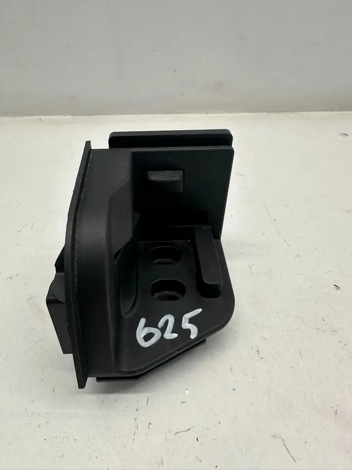 BMW 3 F30 F35 F31 (2012 - 2018) 9918012456 Держатель шторки — фото 5