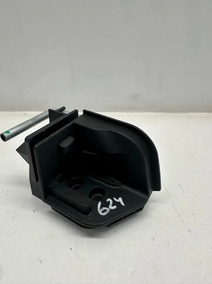 BMW 3 F30 F35 F31 (2012 - 2018) 9918012457 Держатель шторки — фото 9