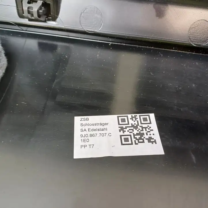 Porsche Taycan 9J1 (2019 - )  9J0867707C Отделка порога багажника