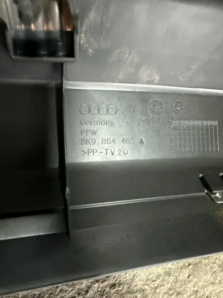 Audi A4 S4 B8 8K (2007 - 2011) 8K9864485A Отделка порога багажника — фото 4
