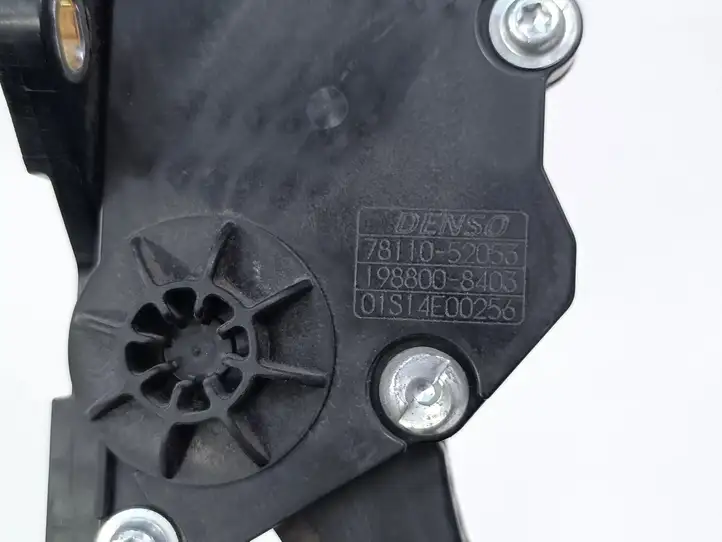 Toyota Prius c (2012 - 2015) 7811052053 Педаль акселератора — фото 4