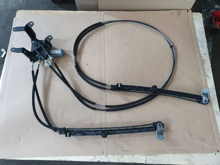 BMW 5 G30 G31 (2016 - ) 7385491 Механизм шторки багажника — фото 1