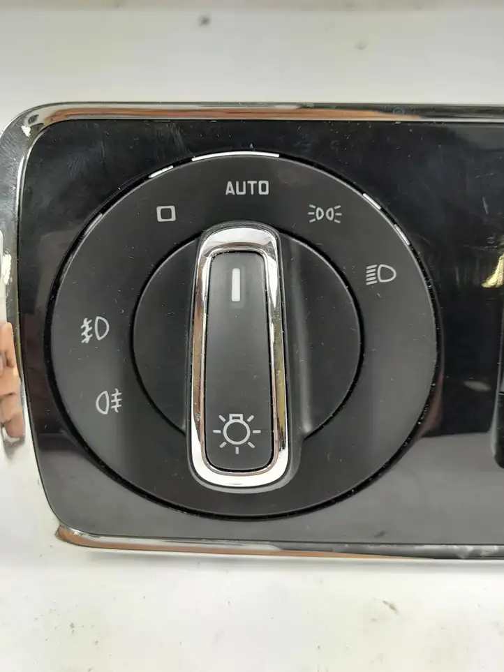 Skoda Superb B6 (3T) (2008 - 2015) 3T0941431B Включатель фонарей — фото 3