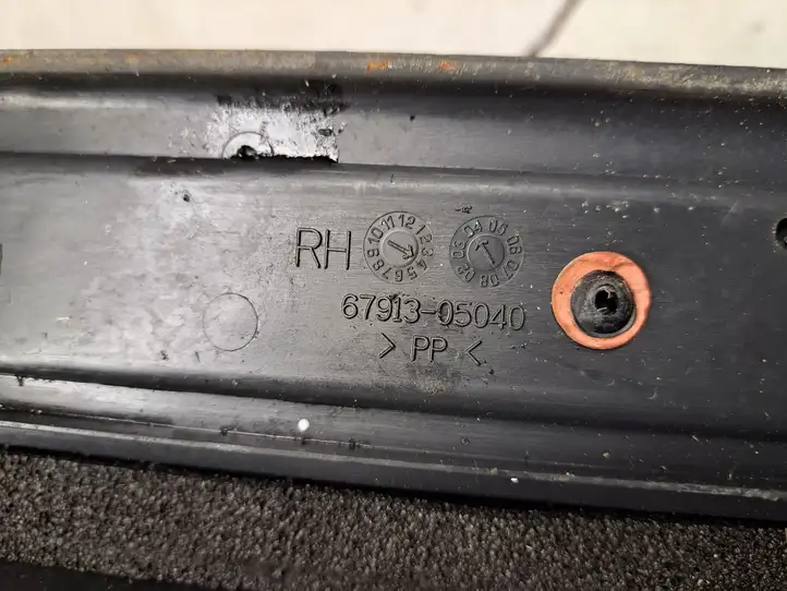 Toyota Avensis T250 (2006 - 2009) 6791305040 Внутренняя отделка переднего порога — фото 2