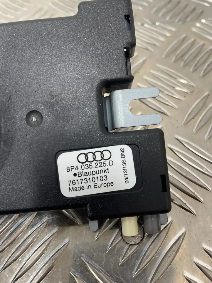 Audi A3/S3 8P (2008 - 2013) 8P4035225D Усилитель антенны — фото 4