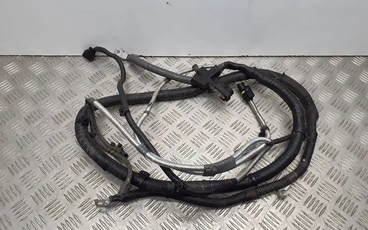 Infiniti Q70 Y51 (2013 - 2019) Плюсовой провод аккумулятора — фото 6
