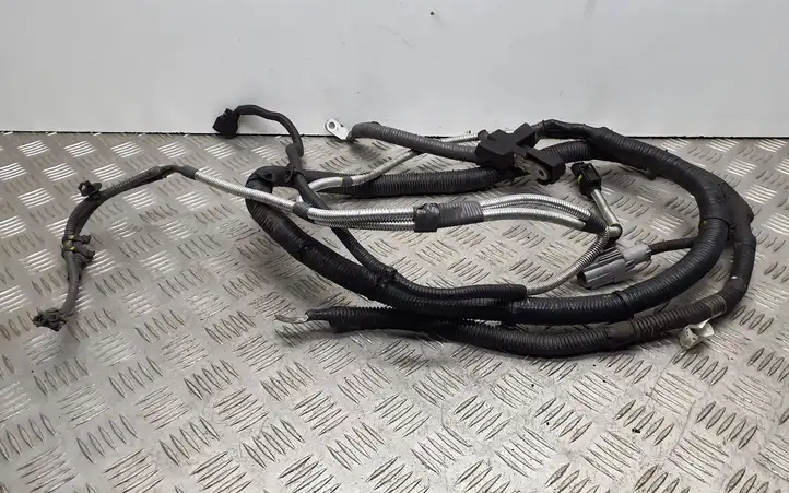 Infiniti Q70 Y51 (2013 - 2019) Плюсовой провод аккумулятора — фото 7