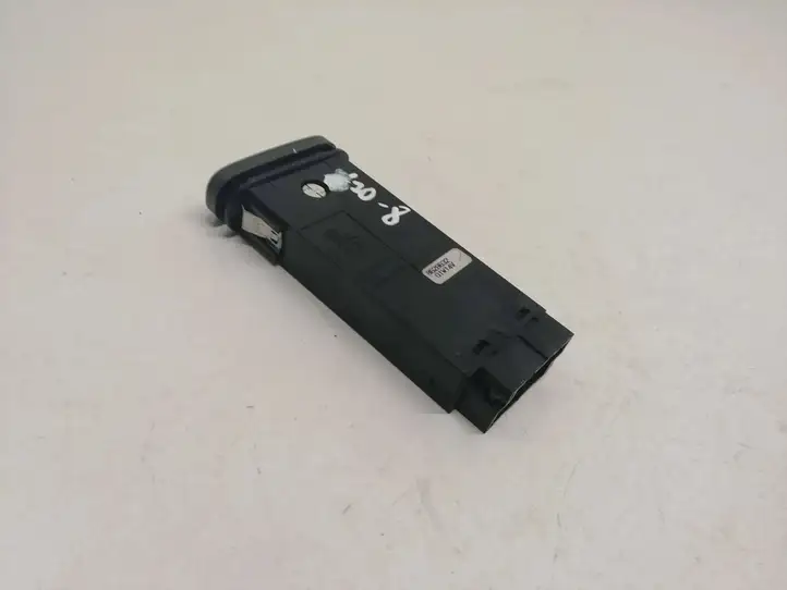 Volvo V70 (2000 - 2004) 8628632 Включатель аварийных фонарей — фото 1