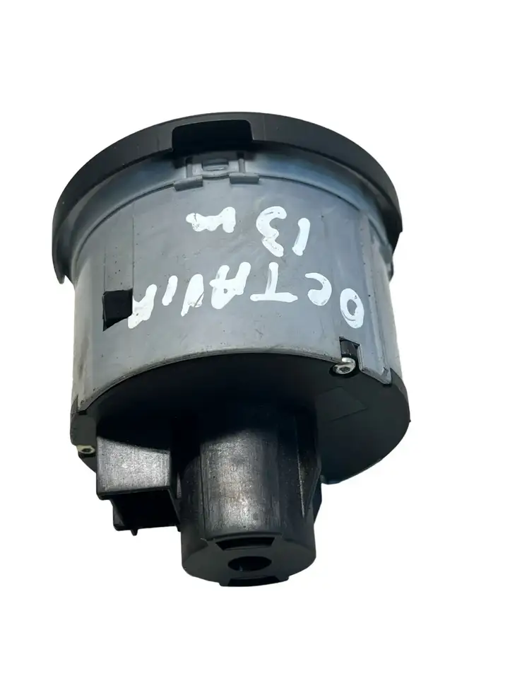 Skoda Octavia Mk2 (1Z) (2004 - 2013) 1Z0941431K Включатель фонарей — фото 2
