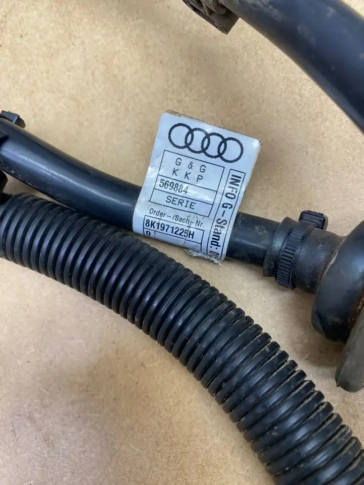 Audi A4 S4 B8 8K (2007 - 2011) 8K1971225H Плюсовой провод аккумулятора — фото 3