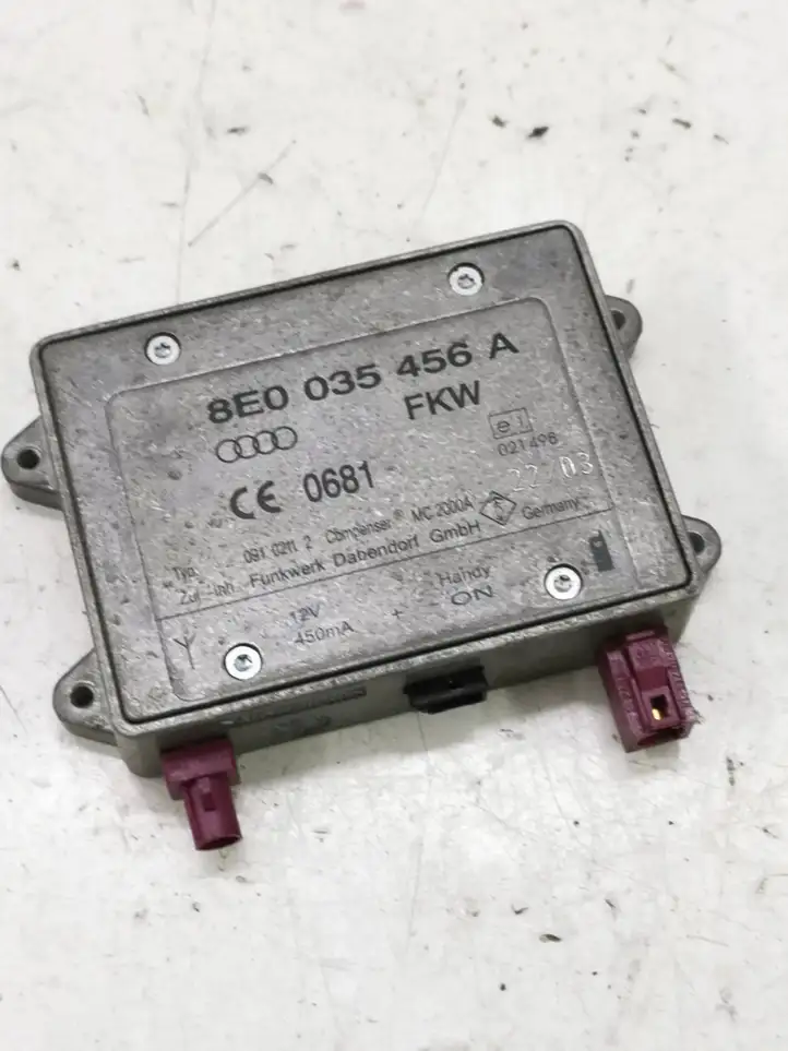 Audi A4 S4 B6 8E 8H (2000 - 2006) 8E0035456A Усилитель антенны — фото 1