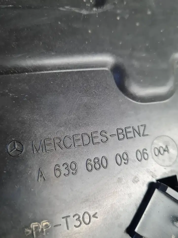Mercedes-Benz Vito Viano W639 (2003 - 2010) A6396800906 Прочие детали салона — фото 3