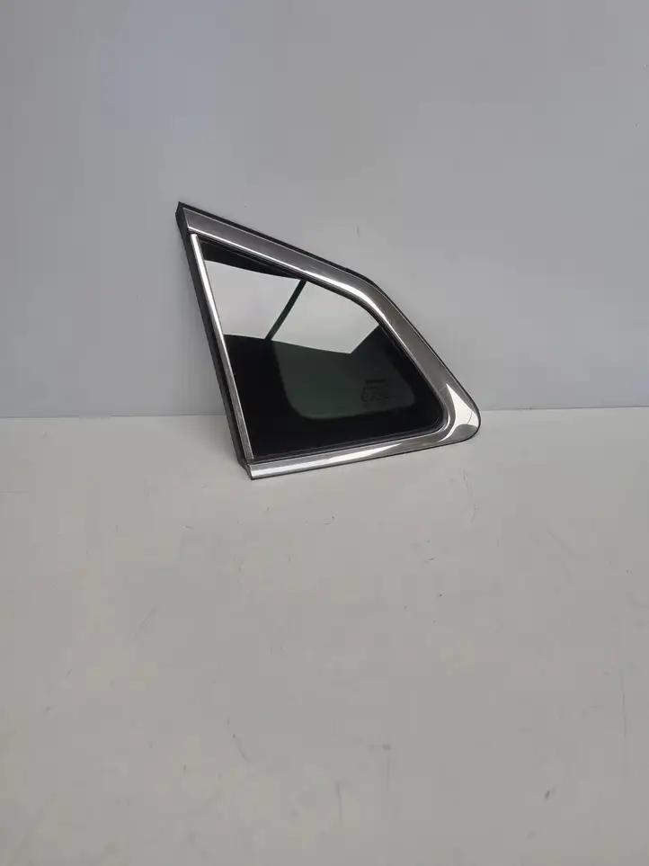 Nissan Qashqai (2013 - 2017)  43R001595 Заднее боковое стекло кузова