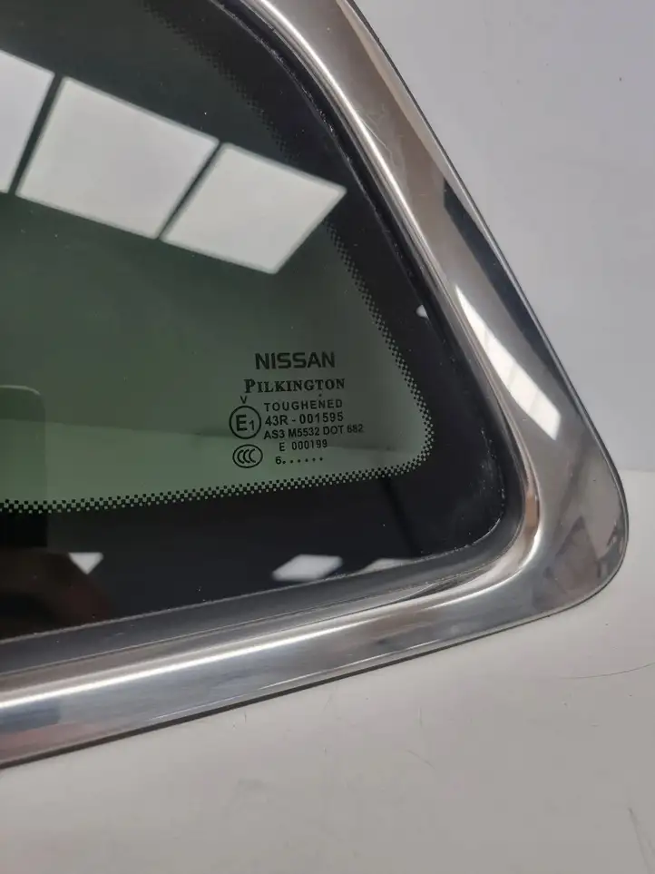 Nissan Qashqai (2013 - 2017)  43R001595 Заднее боковое стекло кузова