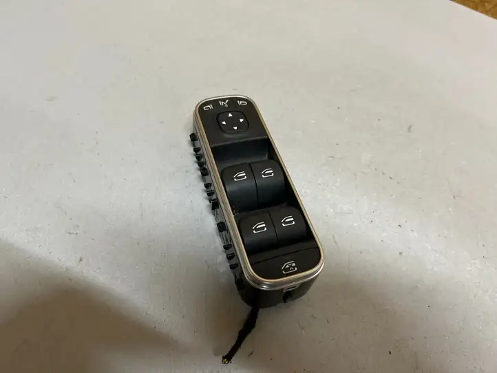 Mercedes-Benz GLA H247 (2020 - ) A1679059803 Блок кнопок стеклоподъемников — фото 2
