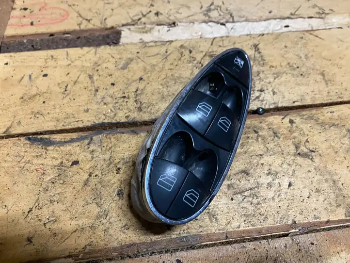 Mercedes-Benz E W211 (2002 - 2009) a2118219951 Кнопка стеклоподъемников — фото 1