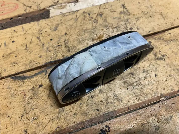 Mercedes-Benz E W211 (2002 - 2009) a2118219951 Кнопка стеклоподъемников — фото 2