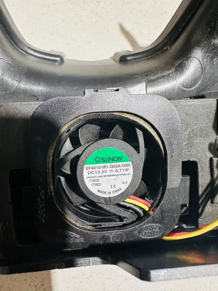 Jaguar F-Pace (2016 - )  HK8317D737BC Отделка зеркала заднего вида