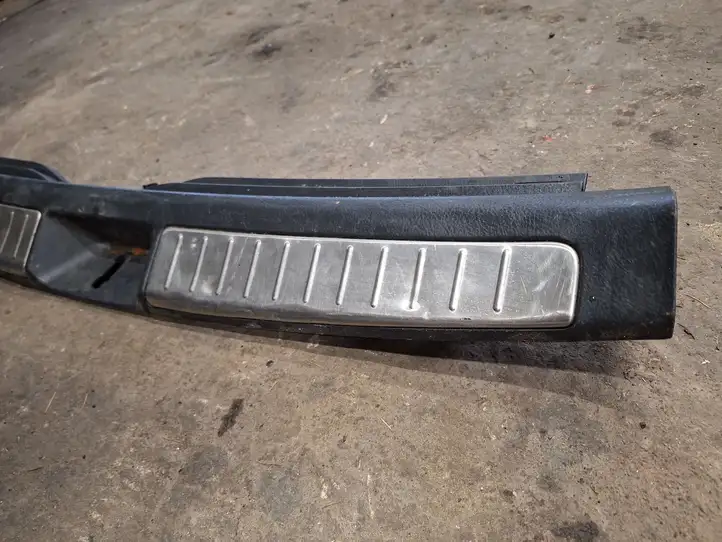 Toyota Avensis T250 (2006 - 2009) 5838705090 Отделка порога багажника — фото 3