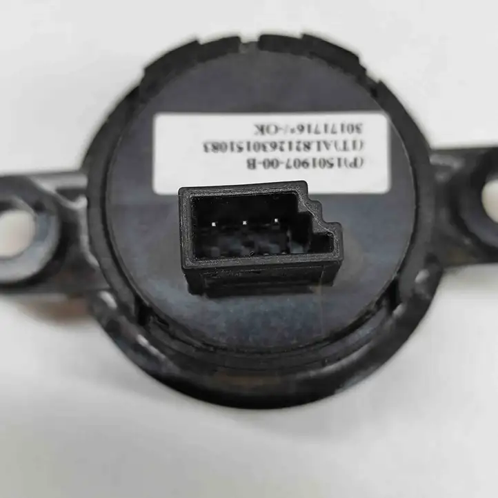 Tesla Model 3 (2017 - 2023) 150190700B Кнопка закрытия багажника — фото 6
