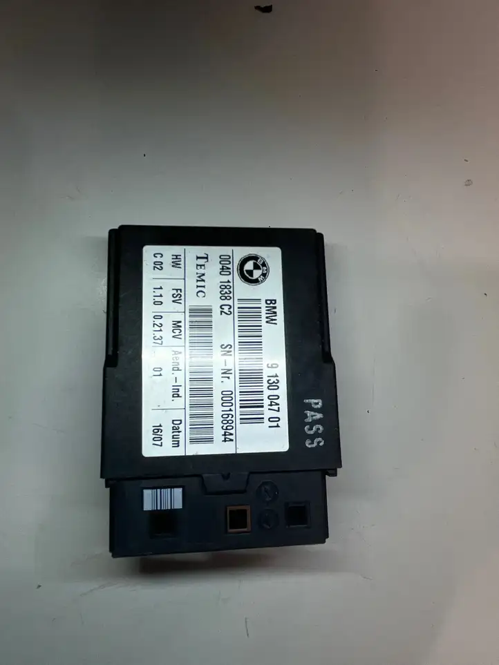 BMW 3 E92 E93 (2005 - 2014) 9130047 Электродвигатель регулировки ремня безопасности — фото 1
